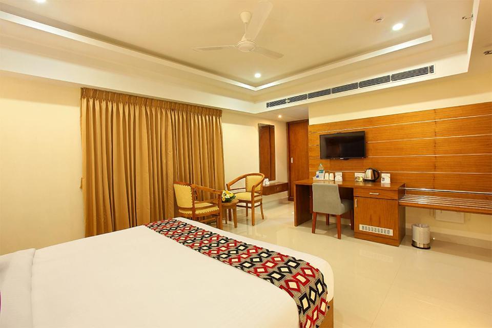 Lumbini Supreme Hotel Thrissur Exterior photo