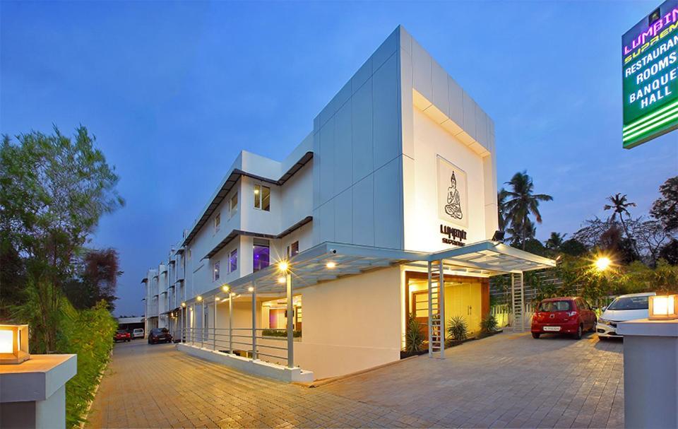 Lumbini Supreme Hotel Thrissur Exterior photo