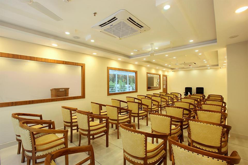 Lumbini Supreme Hotel Thrissur Exterior photo