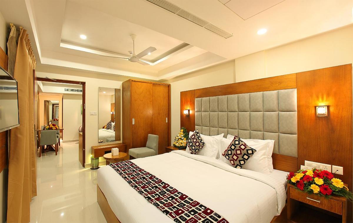 Lumbini Supreme Hotel Thrissur Exterior photo